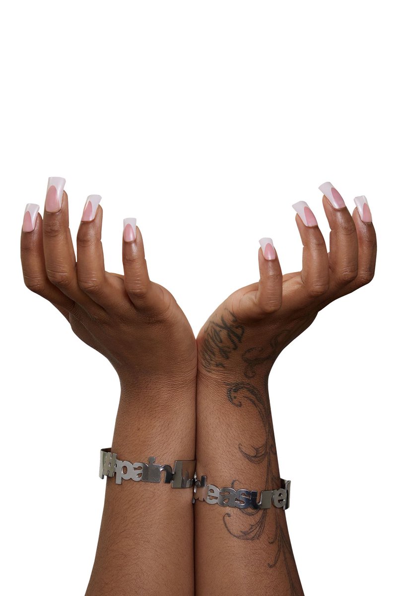 sortofscared's tweet photo. LET ME SEE YOUR HANDS! https://t.co/fgI6z5mVA1