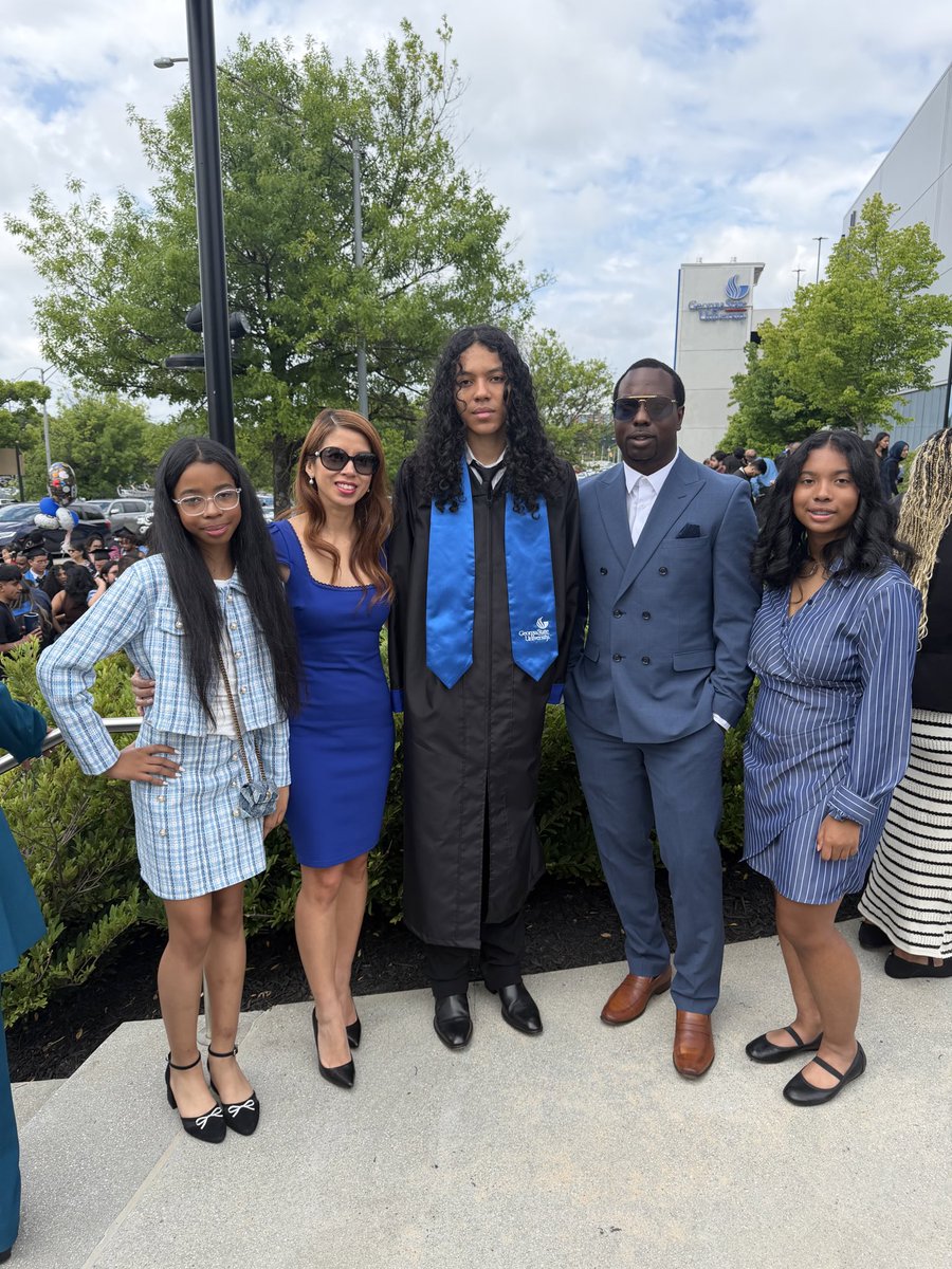 KLdoubleM's tweet photo. Congratulations to our amazing son on graduating from Georgia State University. We are beyond proud of the man you’ve become and excited for everything ahead. Keep chasing your dreams! 🎓💙 #ClassOf2026 #GSU26 https://t.co/Mlb8Ul9i67