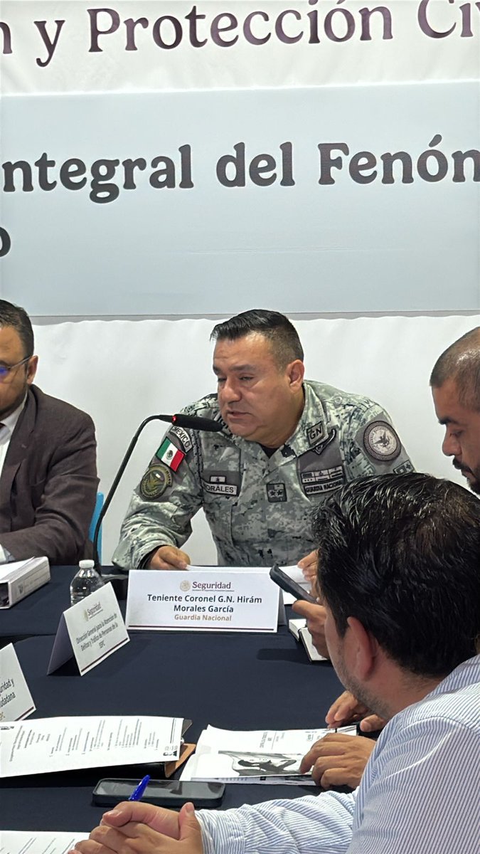 Luis_diazdeleon's tweet photo. Realizamos la Octogésima Primera Mesa de Judicialización para la Atención Integral del Fenómeno Migratorio, mecanismo interinstitucional que genera resultados medibles en la incorporación de carpetas de investigación, la vinculación a proceso de responsables y la desarticulación de redes delictivas dedicadas al tráfico de personas, delito que vulnera profundamente la dignidad humana.

Por instrucciones del Titular de la @SSPCMexico, el Mtro. Omar García Harfuch @OHarfuch coordinamos los trabajos con la participación de  representantes de @FGRMexico, @GN_MEXICO, @SEMAR_mx, @INM_mx, @SRE_mx, @CNB_MX, @UIF, @SEGOB_mx, @DIF_NMX, @CEAVMEX, @CNI, @comar_sg, @BuenGobierno_mx, @SICT_mx y las distintas áreas de la @SSPCMexico que integran esta mesa estratégica.

#Trabajamos de manera coordinada y decidida para una migración ordenada, segura y con pleno respeto a los derechos humanos.

#FenómenoMigratorio #SSPC #GobiernoDeMexico #DignidadHumana