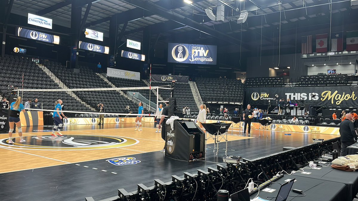 HansenNotHanson's tweet photo. Calm before the storm in Dallas. 

No. 4 Omaha (14-14) takes on No. 1 Indy (23-5) in the MLV Semifinals at 6:00. 

@Coach__Saunders and I have you covered on the Supernovas Radio Network (AM 660 KCRO in Omaha) starting at 5:30 with prematch coverage. 

Join us! https://t.co/YrlEIasl8r