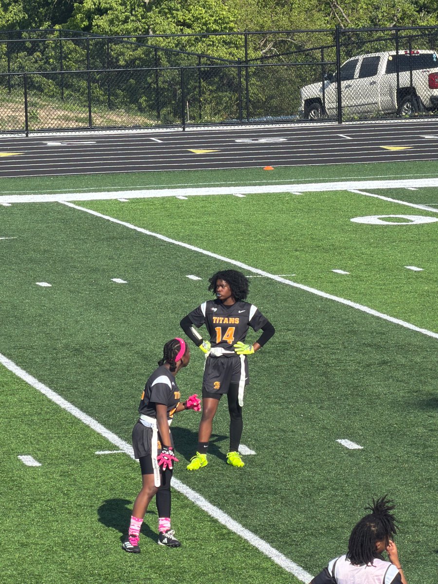 SBEPGoTITANS's tweet photo. Caires with the touchdown catch after the double reverse flee flicker. Cece with the 2 point conversion. 19-2 Titans. Cece with a late touchdown 25-2 is your final. https://t.co/LMOJeJqJvg