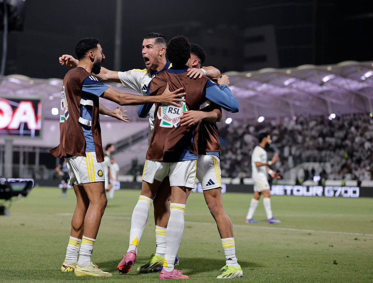 بعد توفيقه سبحانه..
معكم وبدعمكم وحضوركم.. 
سنواصل انتصاراتنا 💙💛

ألف مبروك لكل عشاق العالمي
الفوز …

#النصر_الشباب 
#دوري_روشن_السعودي