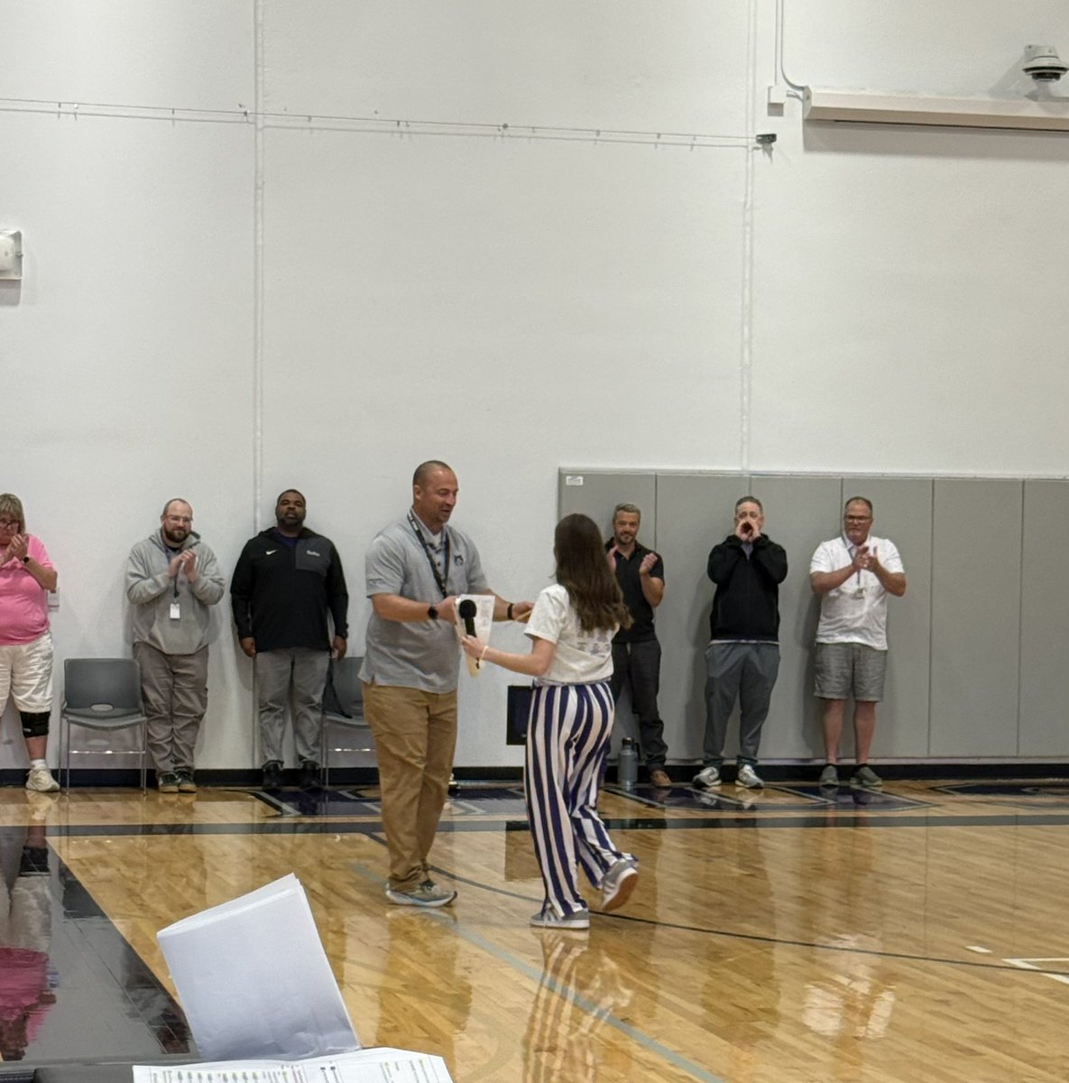 BVNW_Huskies's tweet photo. Today was the day to fly up! Our seniors, along w/ our @bvnwpepclub leaders, flew the coop, & our underclassmen prepared to step up leadership for the 26-27 school year. We also got to honor some of the exceptional students & teachers in this building. We are so lucky! #ONENW https://t.co/KidBrTYoUt