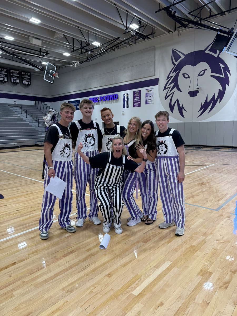 BVNW_Huskies's tweet photo. Today was the day to fly up! Our seniors, along w/ our @bvnwpepclub leaders, flew the coop, & our underclassmen prepared to step up leadership for the 26-27 school year. We also got to honor some of the exceptional students & teachers in this building. We are so lucky! #ONENW https://t.co/KidBrTYoUt