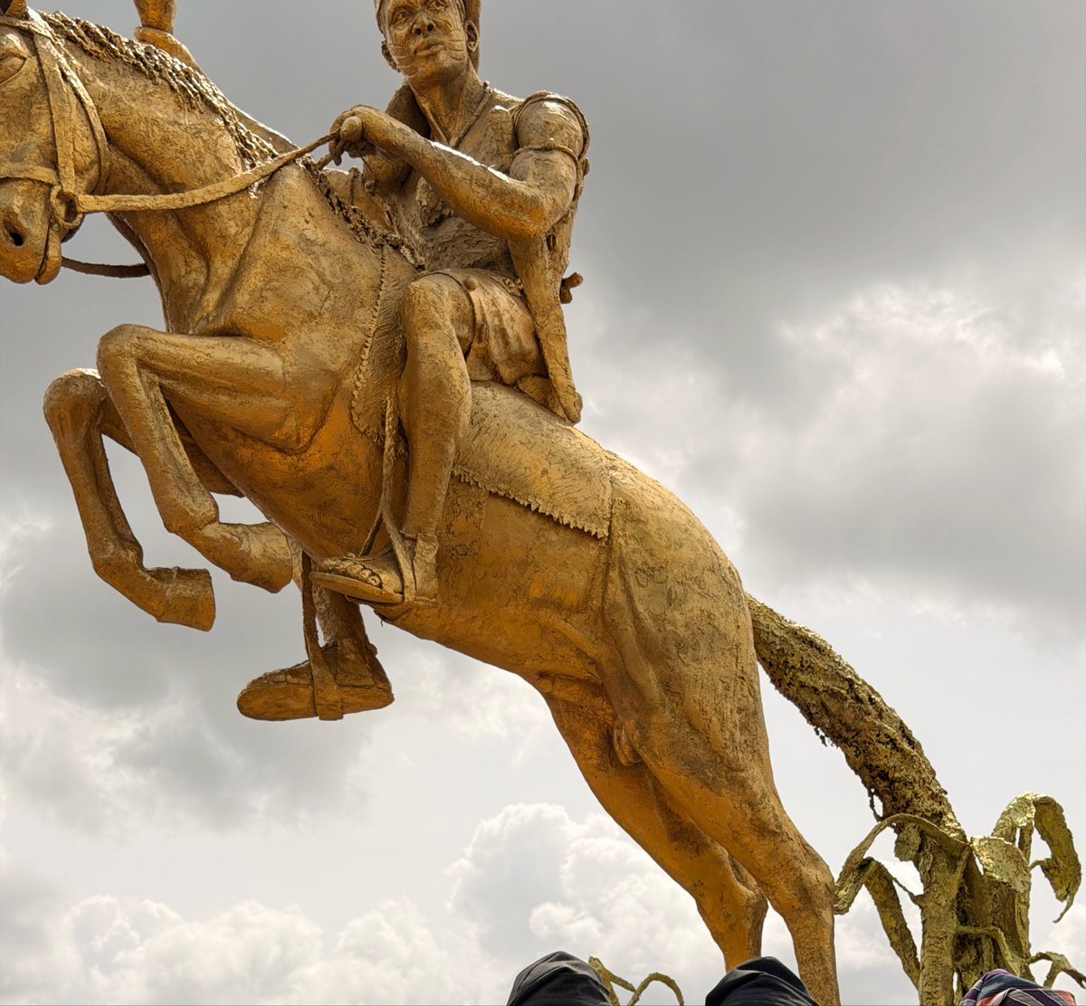 Arugboboisi_Sam's tweet photo. It may amaze many people to know that the newly commissioned Balogun Ibikunle statue was achieved purely through the contributions and sacrifices of some members of the family, without government funding or support. Projects like this are not cheap, but the family believed that a hero who gave so much for Ibadan deserves to be remembered and honored properly.

Preserving the legacy of our past heroes should ordinarily be a collective responsibility, especially for the government, but when that support is missing, families sometimes choose to carry the burden themselves in the best way they can, so history will not be forgotten.