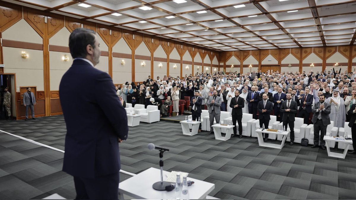 افتتاح القنصلية السورية في مدينة جدة محطة جديدة لتسهيل شؤون السوريين وخدمتهم في الخارج.
إنجاز يليق بسوريا الجديدة، ورسالة وفاء لشعبنا العظيم في كل مكان، ولبنة جديدة في مسيرة تعزيز العلاقات الأخوية بين الجمهورية العربية السورية والمملكة العربية السعودية.