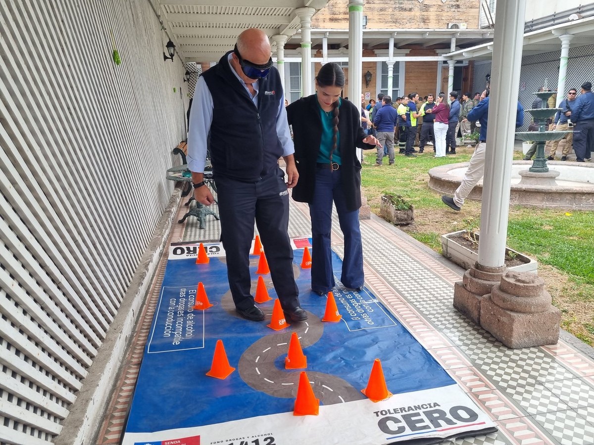 Senda_Tarapaca's tweet photo. Hoy en la Jornada de Responsabilidad y Seguridad al Conducir de @SENAPRED #Tarapacá  dirigida a conductores de cargas peligrosas y transporte de pasajeros, a través del circuito #ToleranciaCero, sensibilizamos sobre los riesgos del consumo de alcohol y otras drogas al conducir. https://t.co/Il03ccV0yv