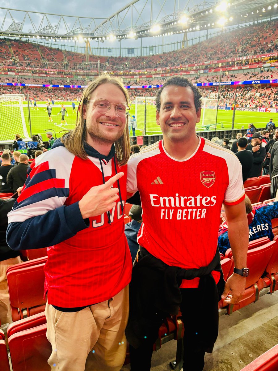 PTArsenal's tweet photo. WHAT A NIGHT!
O Cody e o André foram os membros Arsenal Portugal em Londres para acompanhar a noite histórica frente ao Atlético Madrid, que culminou com a passagem à final da UEFA Champions League.

Arsenal 1-0 Atlético Madrid
UEFA Champions League
05/05/2026 https://t.co/e2FzGaa3fl