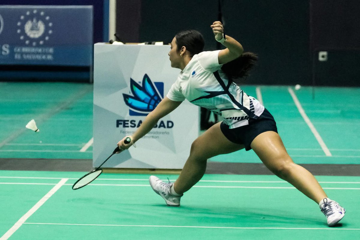 fesalbad's tweet photo. 🔥 Ashley Fuentes continúa firme en Guatemala 🇸🇻🏸

Nuestra atleta avanzó a cuartos de final del XII Guatemala International Junior 2026 🇬🇹 tras imponerse 2-0 (21-19, 21-16) en octavos de final a Eva Dinarte 🇨🇷.

Buscará el pase a semifinales ante Melissa Vélez 🇨🇴 https://t.co/zVzrDRuKDi