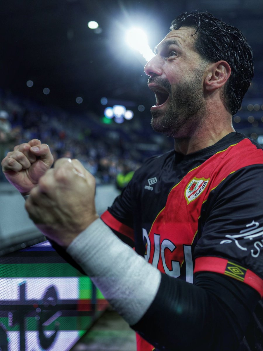 DebateSL's tweet photo. #EXSANLORENZO | 🧤AUGUSTO #BATALLA ES FINALISTA DE LA #CONFERENCELEAGUE.  

🏆 Atajó un penal a los 90’ y CLASIFICÓ a #RayoVallecano a la PRIMER FINAL INTERNACIONAL en toda su historia. 

El arquero suma SIETE VALLAS INVICTAS en CATORCE partidos disputados en el torneo. 🔐 https://t.co/GXrnZGORZB