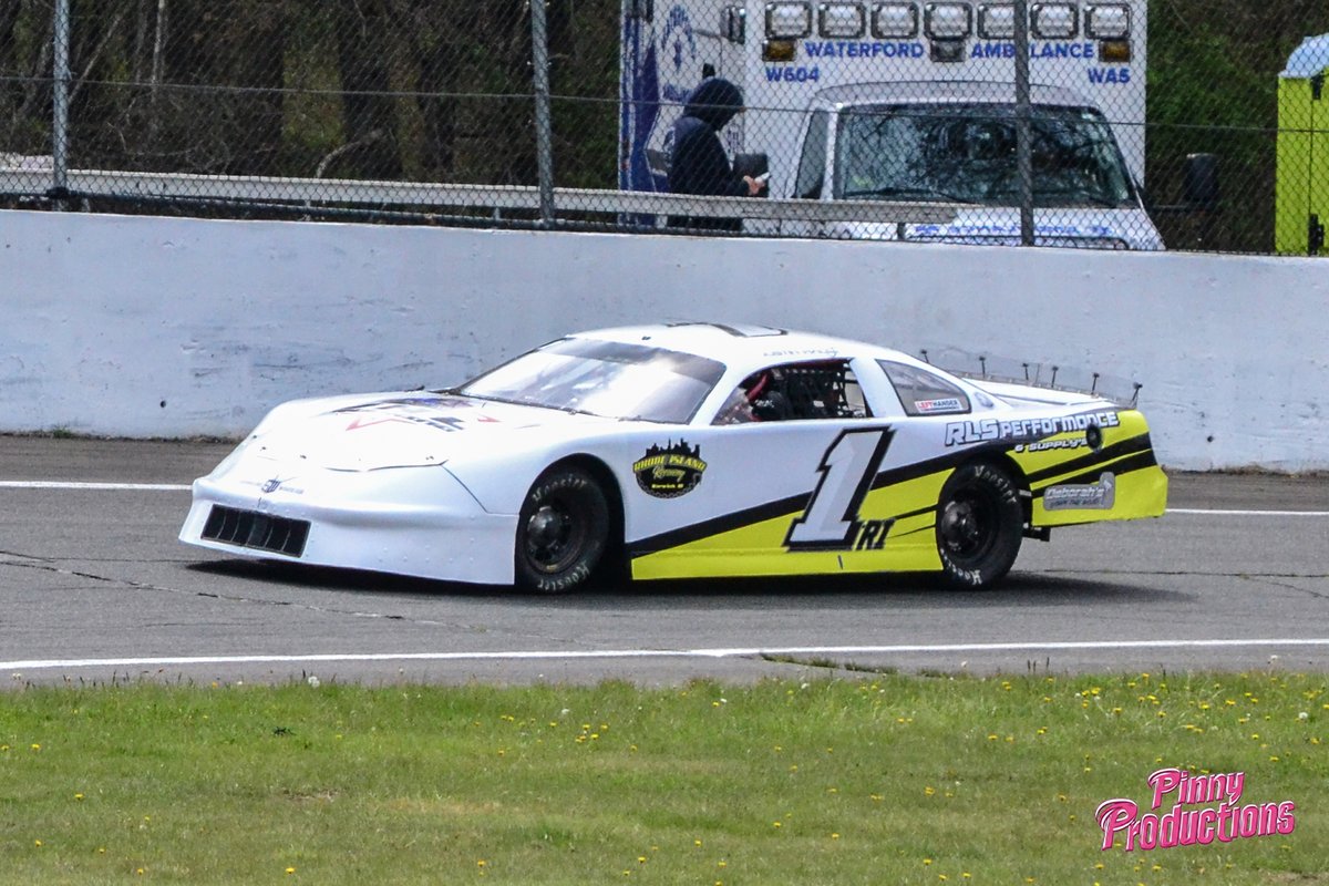 Pinny88_'s tweet photo. Here are just a few shots from The New London Waterford Speedbowl late Model Division. They had some really good looking cars! Love photographing them ! https://t.co/mZ8tmNW453