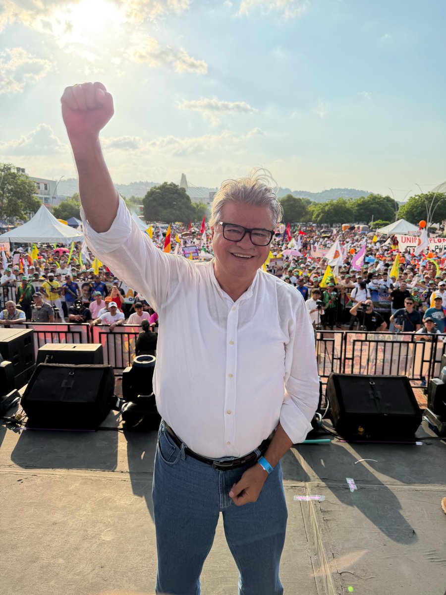 Listos en Cúcuta con <a href="/IvanCepedaCast/">Iván Cepeda Castro</a>. Este pueblo está desbordado de dignidad.