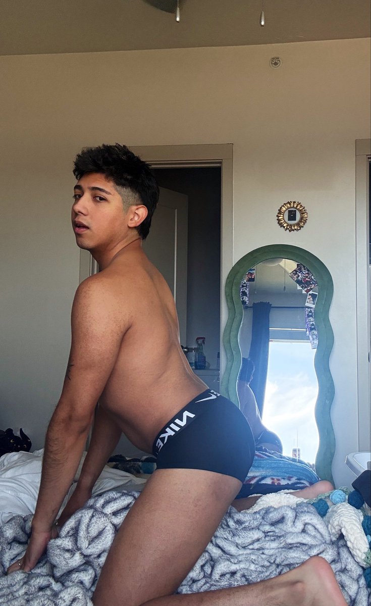 isaacmunity's tweet photo. Wyd if you find me like this? https://t.co/F0T1jiOTk6