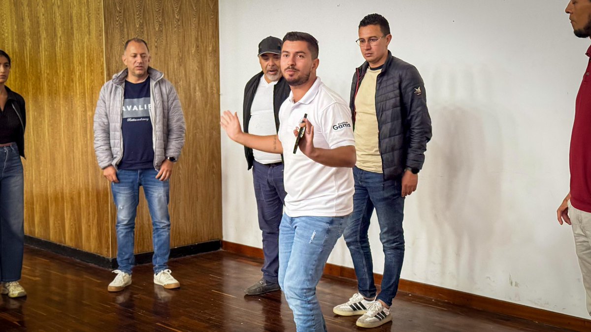 IDECUTCundi's tweet photo. 2/4 Artistas, formadores y gestores culturales aportaron ideas y conocimientos al proceso del PES del Torbellino.
 
Bajo esta estrategia el #IDECUT fortalece las tradiciones que nos identifican. https://t.co/h4LfHmj18F
