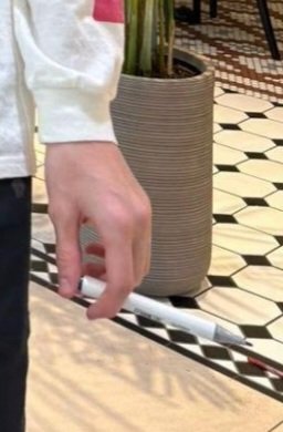 When a smoker needs to hold a pen: 😭