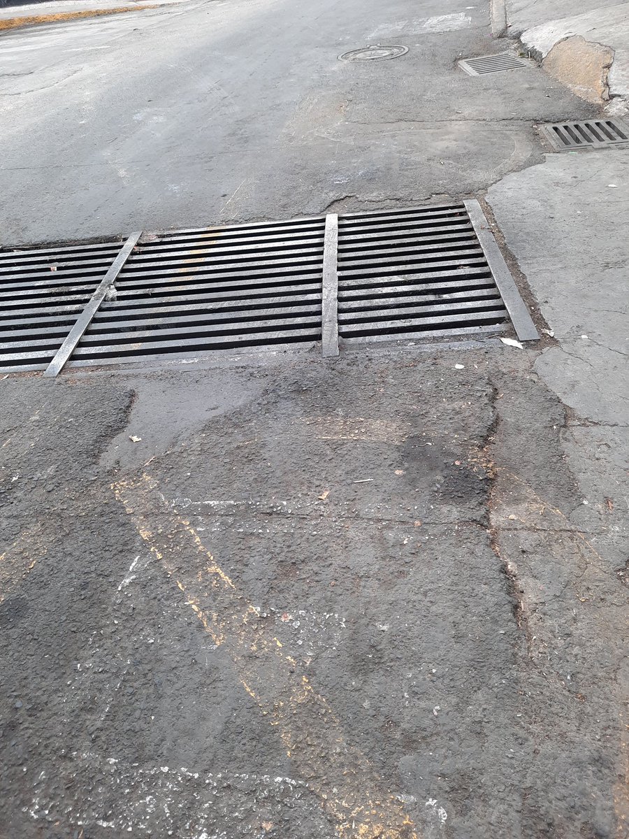 ConsRuiz's tweet photo. @ALaMagdalenaC Estimados, nos podrían ayudar a sanitizar una área donde el camión de la basura separa los residuos? Según el representante vecinal acordó con ellos que se limpiaría continuamente pero al paso de los meses está sumamente sucio y ya es foco de infección. Por favor 🙏🏼 https://t.co/5srfiGuVpX