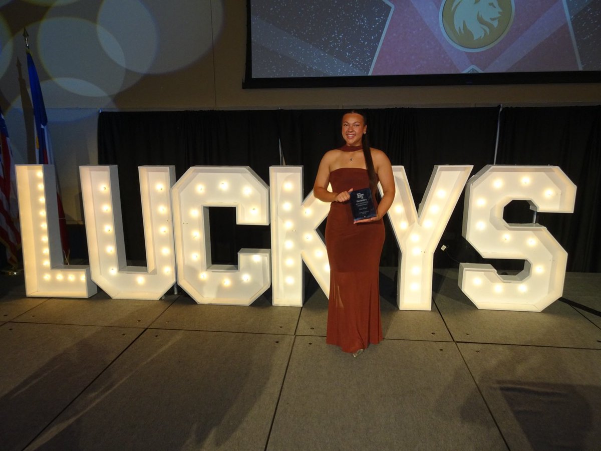 TatumWrightt's tweet photo. Luckys Banquet!! 💖 https://t.co/Xv2uISlF8Z