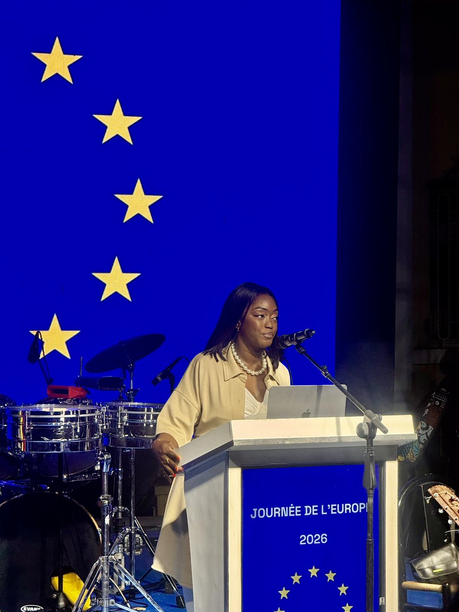 ba_sofiaa's tweet photo. Un grand merci à la Délégation de l’ Union Européenne au Sénégal pour sa confiance, à travers laquelle j’ai eu le plaisir d’assurer la maîtrise de la cérémonie de la Fête de l’Europe.  

Votre  M.C., 
Toujours à votre service 😉 https://t.co/wog3VilQV9