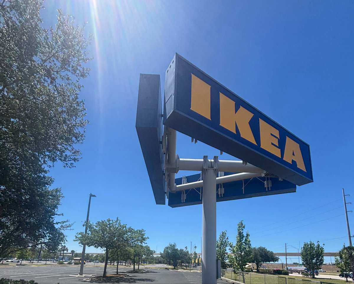 justrunfuller's tweet photo. 93 degrees today for the lunch run, spent two miles of it cooking in the IKEA parking lot blacktop. https://t.co/5eJA32UaCj