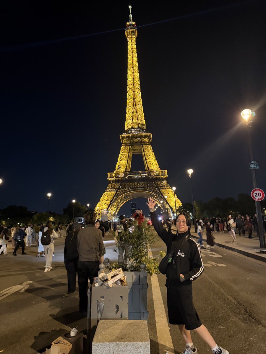tzkwym's tweet photo. Because of the time difference, this very long May 7th has finally come to an end.
It was such a wonderful day.

And now, today, let’s meet in Paris.
Please let me hear all of your voices.
I love you all. https://t.co/bzw7g9StVu