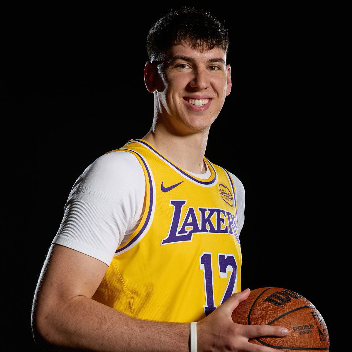 LakeShowYo tweet media