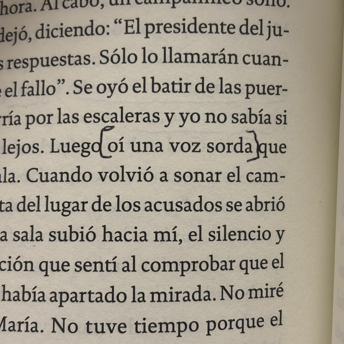 La manera de escribir de Camus es sublime. Por favor, es buenísimo