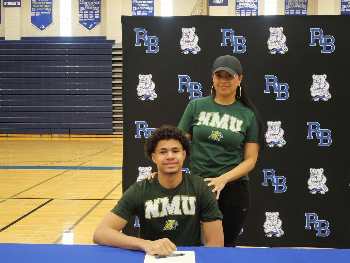 MikeReingruber's tweet photo. Signing Day at Riverside Brookfield today!  So proud of these two guys, Colin Cimino and Cameron Mercer.  Colin is headed to Denison and Cameron is heading to Northern Michigan.  I can’t wait to see their future success! https://t.co/fRyFdaCNOB