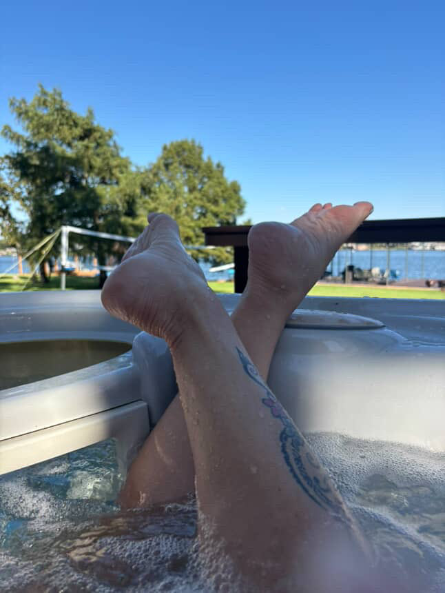 solegoddesskiyo's tweet photo. Water’s running… but I’m the one getting wet 💦 Come warm me up

#soles #feet #arch #footfetısh #toes #mommy #texas https://t.co/dknGK7gPgq