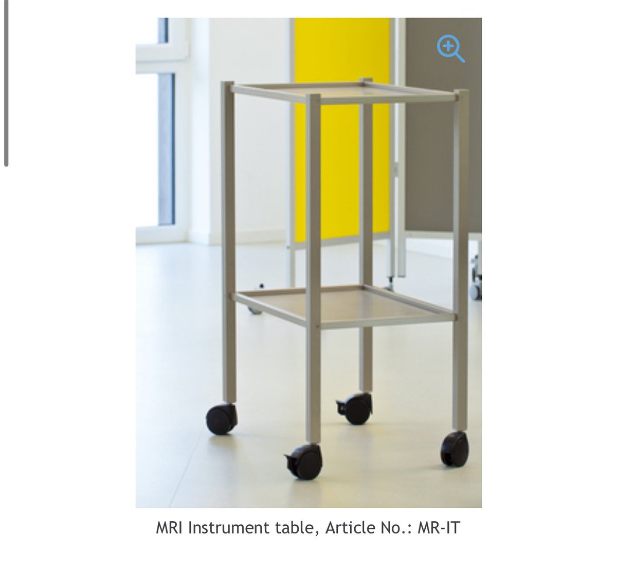 Hradiology_'s tweet photo. ألومنيوم مؤكسد (anodized aluminium) استخدم في تصميم الطاولات كالتي موضحه بالصورة
ومن أكثر المقاطع تداولاً فكرة “سحب المريض لجهاز الرنين”، بينما الحقيقة العلمية أن المجال المغناطيسي لا يسحب جسم الإنسان نفسه، وإنما يجذب الأجسام المعدنية الحديدية (ferromagnetic objects) https://t.co/zM3fhRFfFU