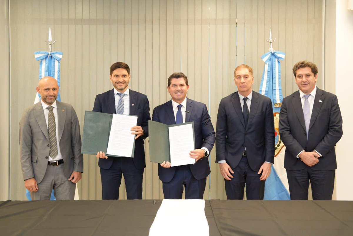 Hoy en San Juan participé de la Expo Minera 2026 junto a gobernadores de Córdoba, Mendoza, San Luis, Jujuy y Catamarca y el Ministro del Interior avanzando en una agenda federal que apuesta al crecimiento, la producción y el trabajo.

Firmamos un acuerdo estratégico con San Juan