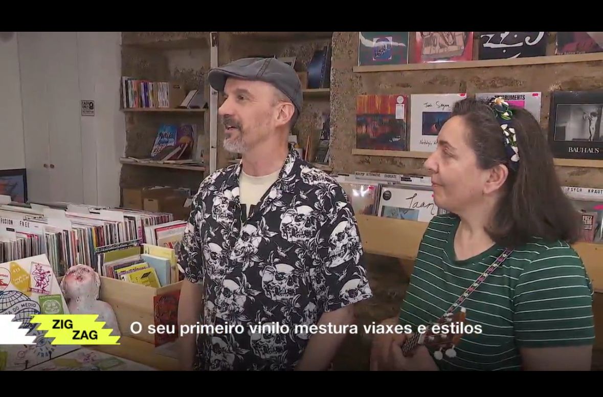 ukestradoMedio's tweet photo. Entrevista no @ZigZagTvg em El Muelle 1931 shop:
https://t.co/gYqNYHvPiJ

@cafebarelmuelle 
@urdimeescenicas 
#uke #ukelele #ukulele #ukestra https://t.co/1xSu9zddmb