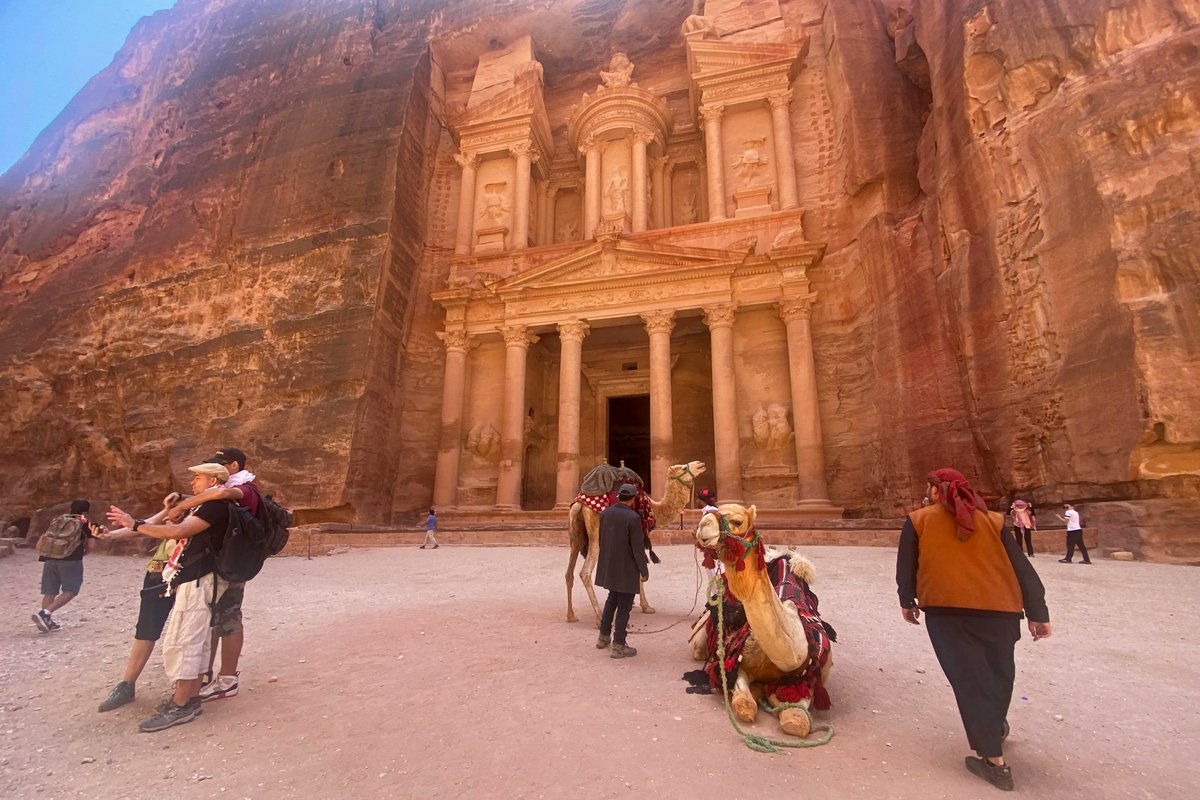AJEnglish's tweet photo. US-Israeli war on Iran has devastated tourism in Jordan’s ancient city of Petra, leaving sites empty and locals facing severe income loss, with cancellations so severe some hotels are considering closing.

— in pictures https://t.co/XGFlTCyytd https://t.co/1bFGBcaYSA