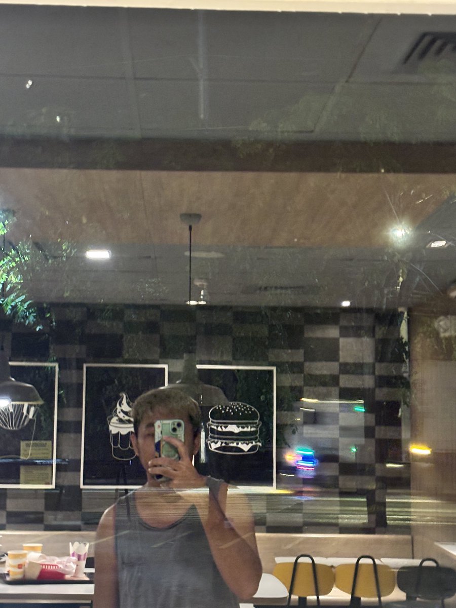 Yugi0110's tweet photo. Cant sleep so niadtog mcdo diversion, manglibre ko if makita ko ninyo here aHahaha https://t.co/uilIAJMLie