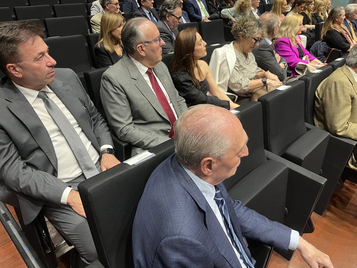 🗣️ Alberto Baixauli Fernández interviene desde el atril del #ICAV tras recibir el IX PEJU de la RAVJL

El acto reúne esta tarde a la Consellera de <a href="/GVAjusticia/">GVA Justicia, Transparencia y Participación</a>, Nuria Martínez, académicos de la #RAVJL, miembros de la Junta de Gobierno del ICAV, familiares y amigos del premiado