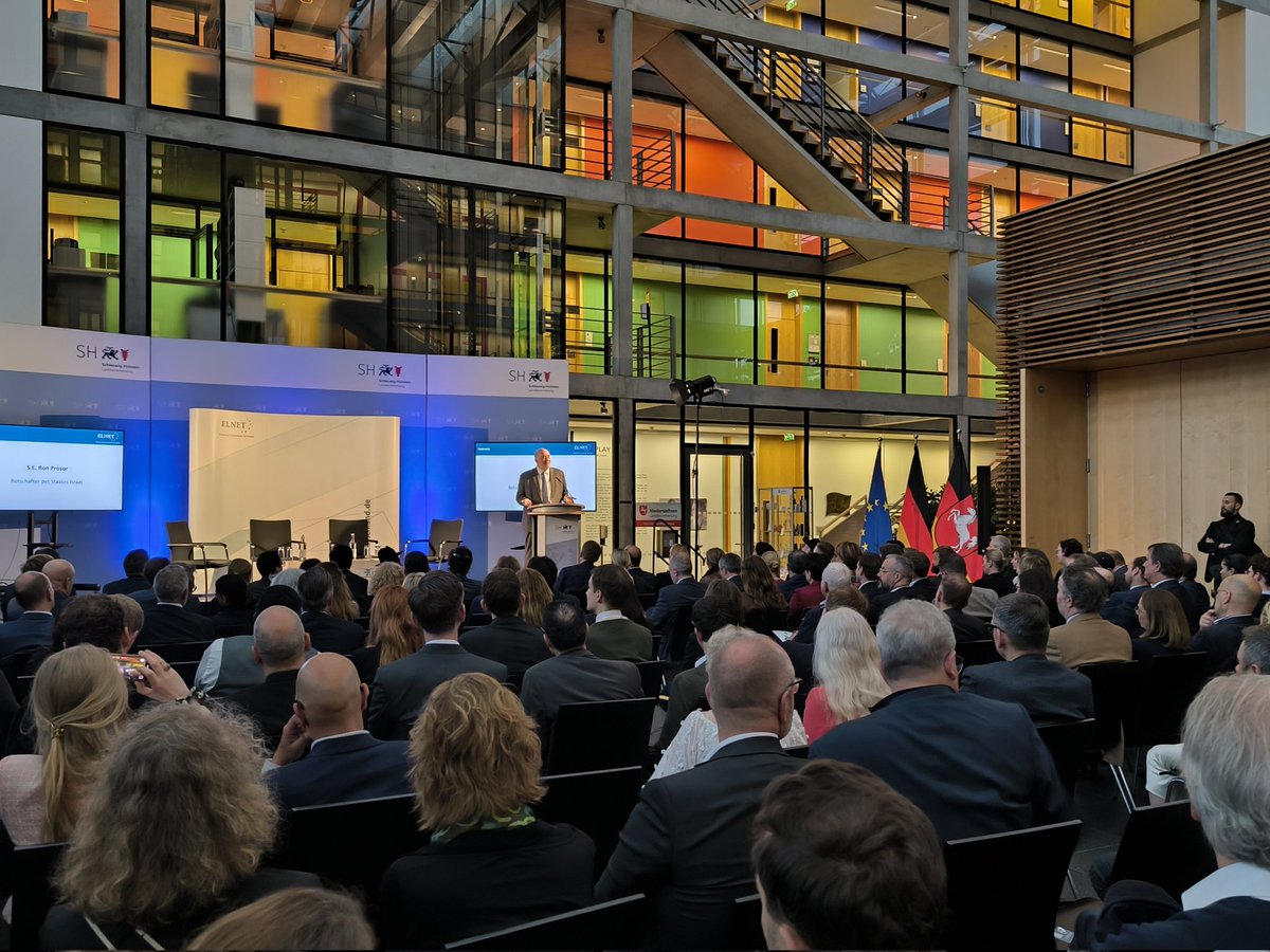 ElnetD's tweet photo. Starke #Partnerschaft. @Ron_Prosor, Botschafter @IsraelinGermany: „Dass Israel sowohl Deutschland als auch Europa mit #Arrow3 in der #Flugabwehr unterstützt, zeigt, dass nichts unmöglich ist.“ Klar ist: „Wenn man mehr Fragen als Antworten hat, beginnt man, #Israel zu verstehen.“ https://t.co/kt7e9elQG5