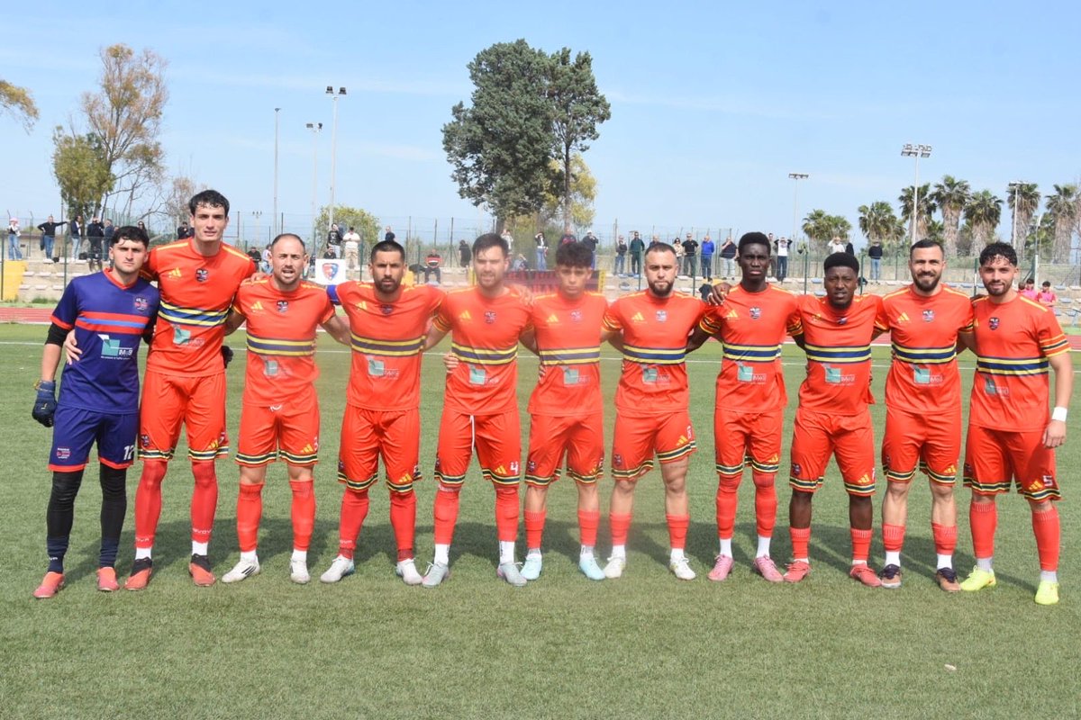ImesiAtletico94's tweet photo. Stagione della prima squadra al capolinea: i giocatori lo staff tecnico e quello dirigenziale si sono salutati allo stadio Francesco Russo. 
E' stata una stagione da 7,5 in pagella con la conquista dei playoff (4° posto per la differenza reti).

Un grazie a tutti. Indistintamente https://t.co/8PRSsnKesM