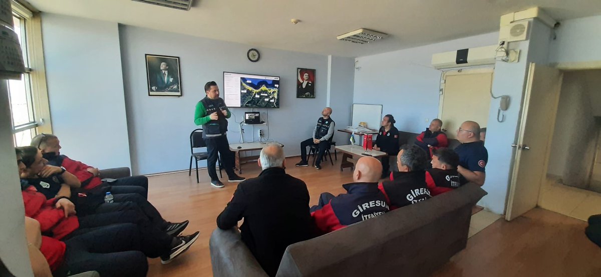refikkizilca's tweet photo. Giresun Belediyesi İtfaiye Müdürlüğü personeline yönelik gerçekleştirdiğimiz “Temel Doğalgaz Eğitimi” kapsamında; doğalgazın güvenli kullanımı, olası riskler, patlama ve yangın durumlarında alınması gereken önlemler hakkında bilgilendirmelerde bulunduk.

Kurumlar arası iş birliği ve güvenli yaşam bilincinin artırılması adına verimli bir eğitim programını başarıyla tamamladık. Katılım sağlayan tüm personele teşekkür ederiz.