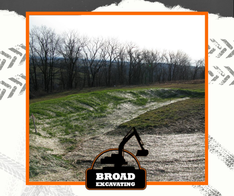 BroadExcavating's tweet photo. If your goal this year is to have a yard that is full of grass, call in the experts at https://t.co/m7JW08ZZ6j 

From soil delivery, preparation, grading, seeding, and laying down straw, we can help get you on the track to have a lush green yard! https://t.co/MpcHF9quvj