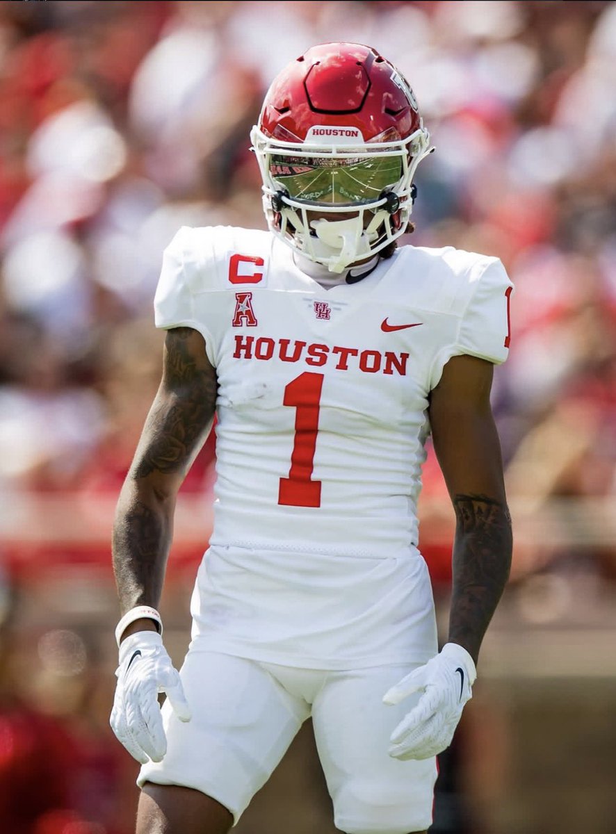Samuelweary11_'s tweet photo. Blessed to receive an offer from the University of Houston.@HokaHeyFootball @CoachKirkMartin @jeffries_jacob @UHCougarFB @_PJHall @DonnieBaggs_ @TomLoy247 @TFloss32 @BrandonHuffman @jackson_dip @MikeRoach247 @SWiltfong_ @GregBiggins @adamgorney @TheUCReport @samspiegs @CodyBellaire