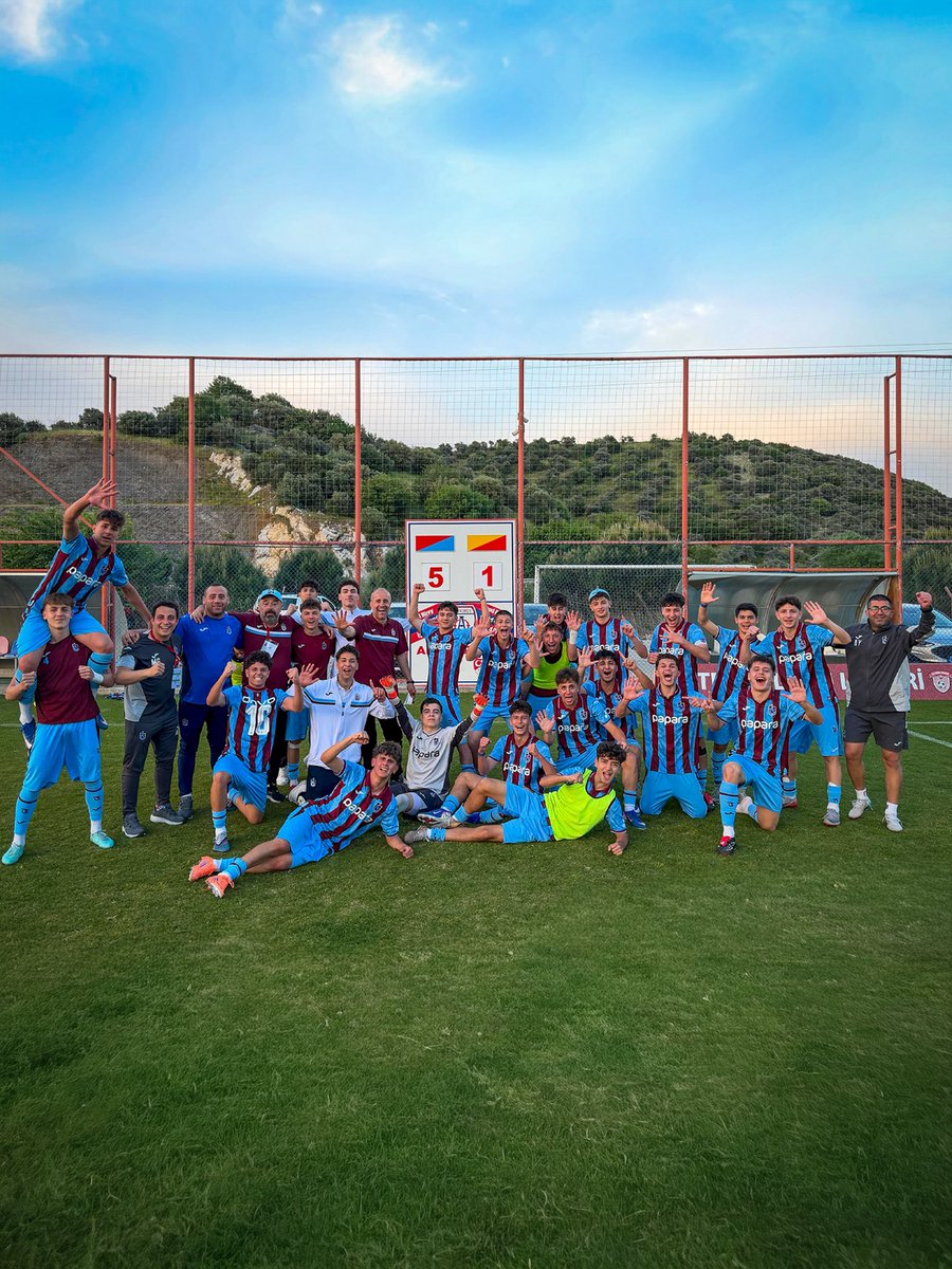 tsakademi's tweet photo. 💪🏻 U16 ve U17 Takımlarımızın galibiyet pozları https://t.co/cfNPHbgQ38