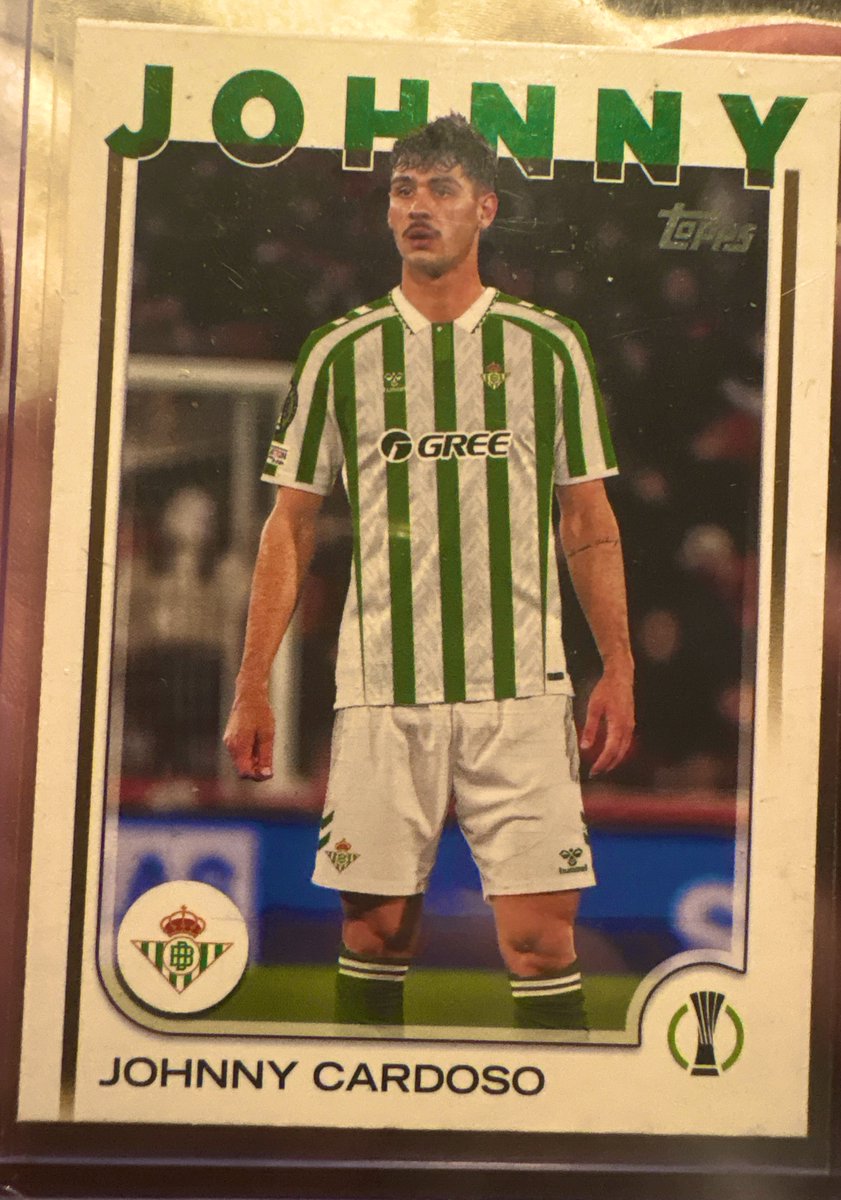 AlienCardsHQ's tweet photo. ๐ฅKnew something felt different immediatelyโฆ
โก๏ธTurns out the JOHNNY variation was hiding in plain sight ๐๐บ๐ธ
USMNT midfield general energy heading into 2026.
Nothing better then Hunting or accidentally find SPs itโs my fav part of the hobby.
#ACHQ๐ฝ #ShortPrint #JOHNNY #USMNT #Topps #SoccerCards #FootballCards #EuropaLeague #WorldCup2026 #SP