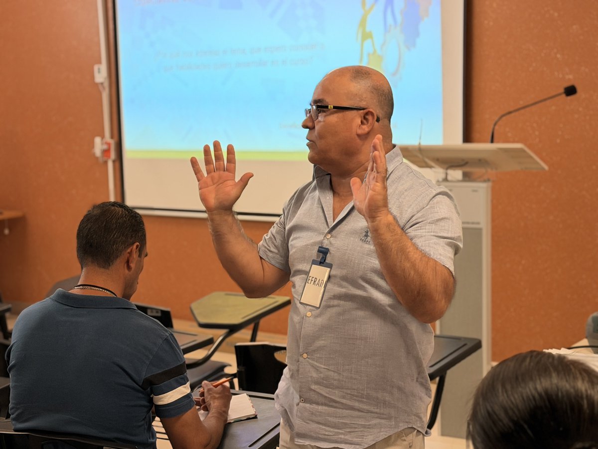 HCentralSLP's tweet photo. Personal de distintas áreas del HRAE #IMSSBienestar “Dr. Ignacio Morones Prieto” participó en el curso de Mejora Continua impartido por Efraín Saucedo López, de la Contraloría General del Estado, fortaleciendo procesos institucionales y la calidad en la atención a la población. https://t.co/pWADQKeHBJ