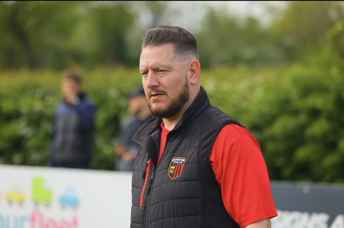 Earlswood Town FC tweet media