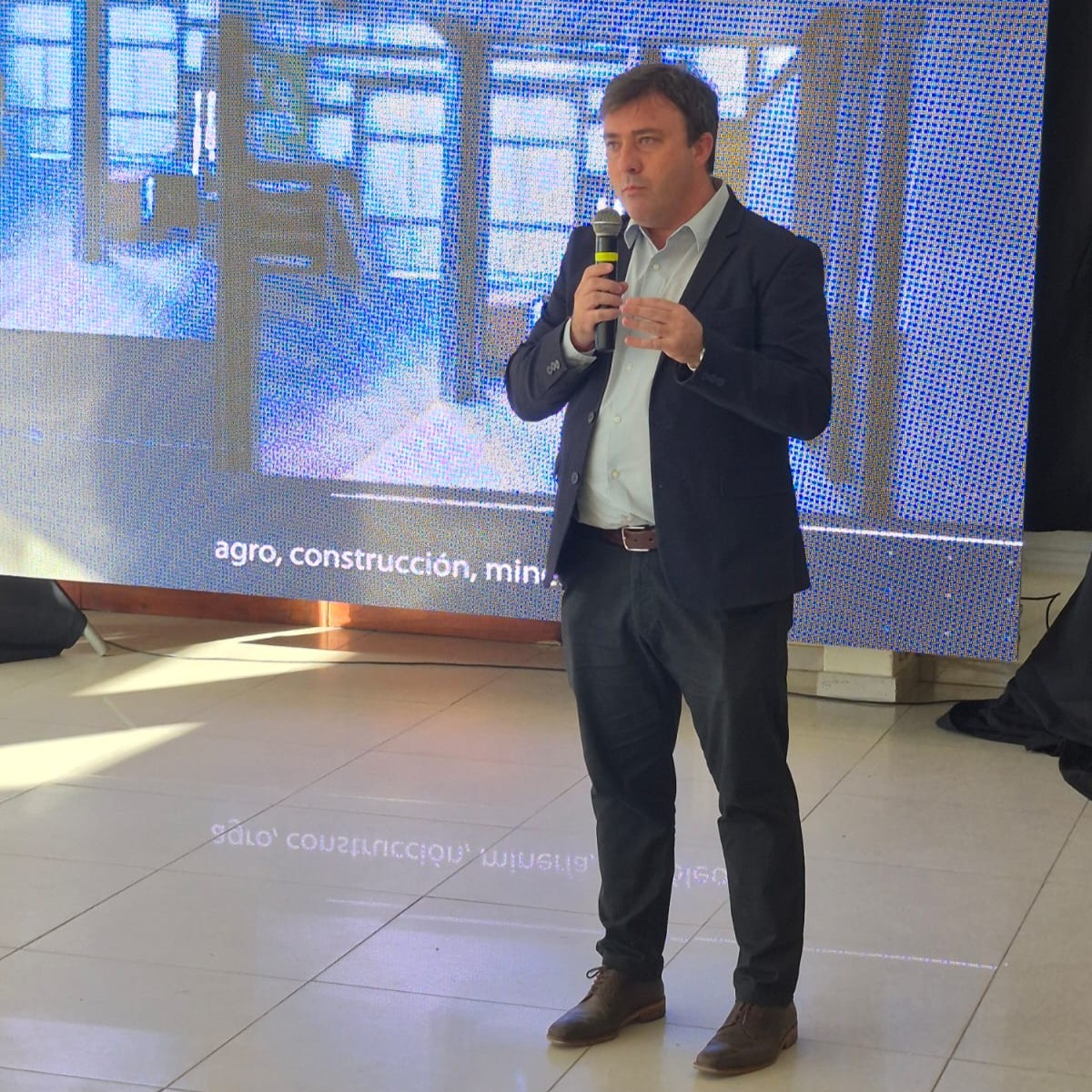 redadimra's tweet photo. En la Expo San Juan Minera 2026 se realizó la Jornada Institucional con la participación de autoridades de la UISJ y ADIMRA. Se presentaron los proyectos estratégicos de Los Azules y Vicuña; empresarios del sector compartieron su visión en una ronda de vinculación y Mariano Cáceres Colombo brindó un análisis económico.

Una jornada que integró minería e industria para el desarrollo federal.