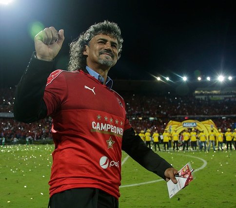 Este enfermo es BICAMPEÓN con un equipo alérgico a los títulos.

El resto de cosas ya no me importa, que vuelva el putas y pase lo que tenga que pasar.