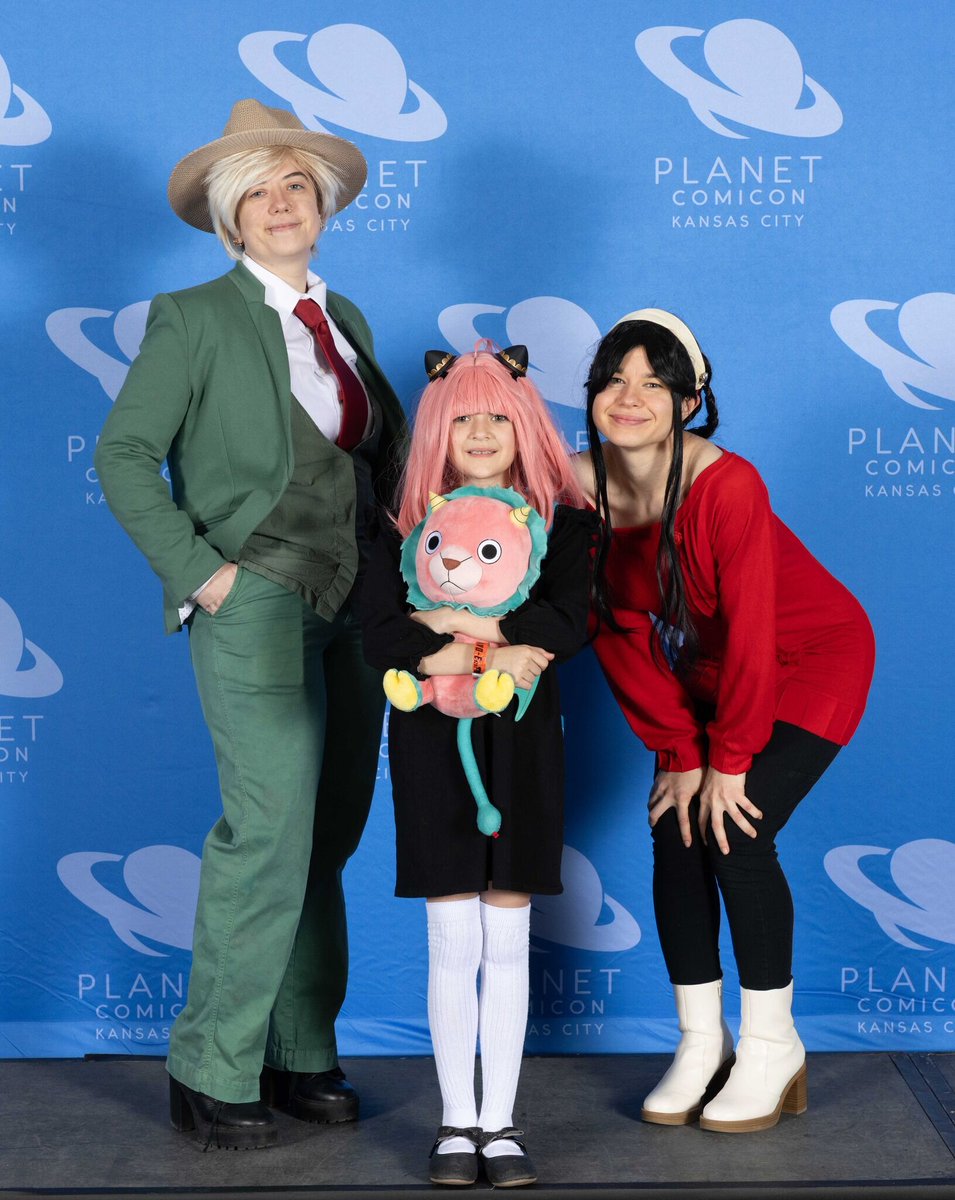 potatobunstu's tweet photo. "This one's mine," without missing a beat.
I had my loyd @FancySushiKitty meet me at Comic Con.
It was such a great time being with you.
#spyfamily #planetcomiccon #cosplay #cosplayer https://t.co/gPsxIzYnvd