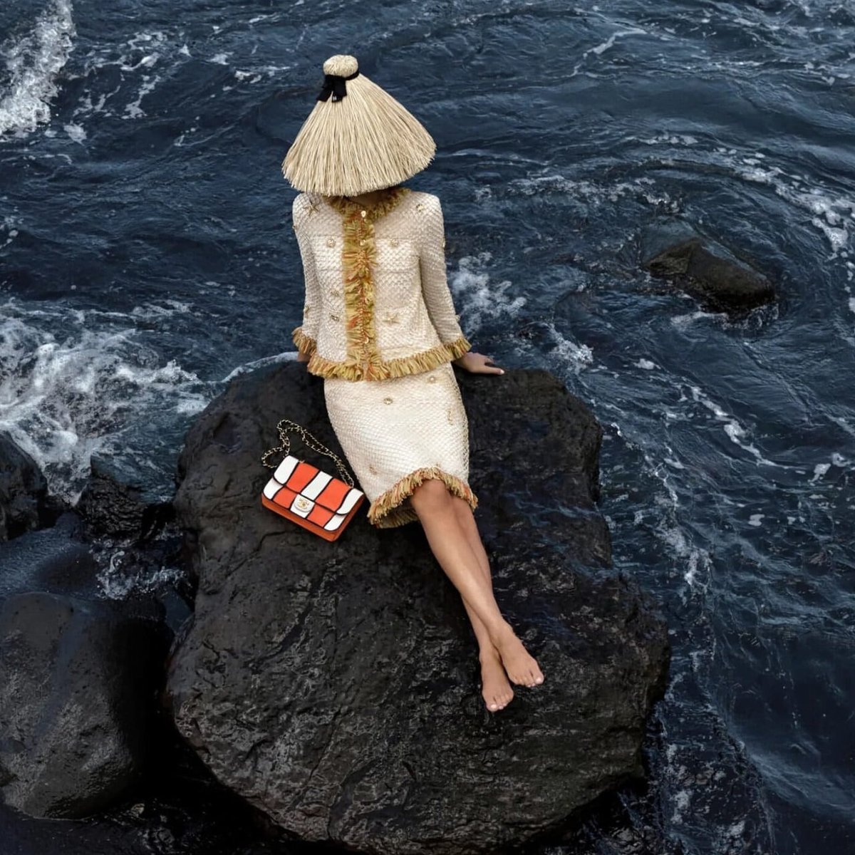 LaModeUnknown's tweet photo. I'm so incredibly OBSESSED with the campaign of ✨️Chanel✨️ by Matthieu Blazy, Coco Beach 2026 in the lens of Julien Martinez Leclerc.🪡 https://t.co/ZLeaH3BkQH
