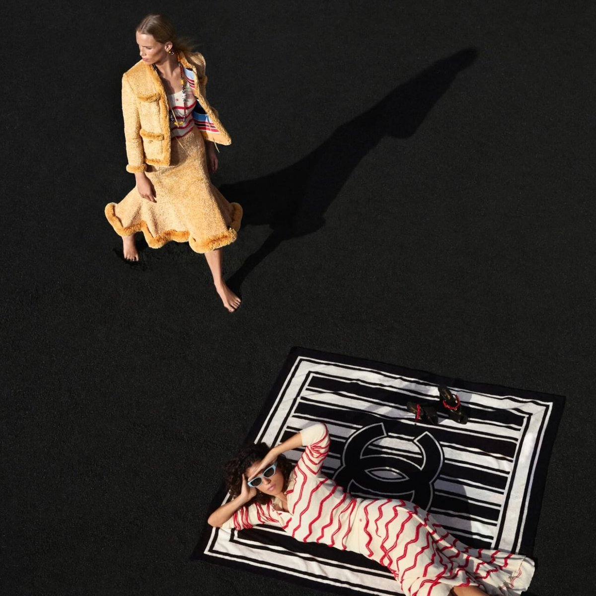 LaModeUnknown's tweet photo. I'm so incredibly OBSESSED with the campaign of ✨️Chanel✨️ by Matthieu Blazy, Coco Beach 2026 in the lens of Julien Martinez Leclerc.🪡 https://t.co/ZLeaH3BkQH