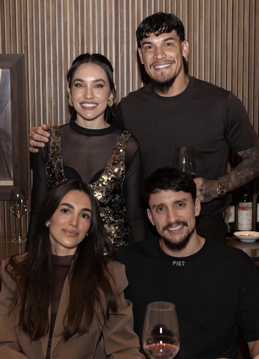 Piquerez e sua namorada no aniversário do capitão Gustavo Gomez 🎂