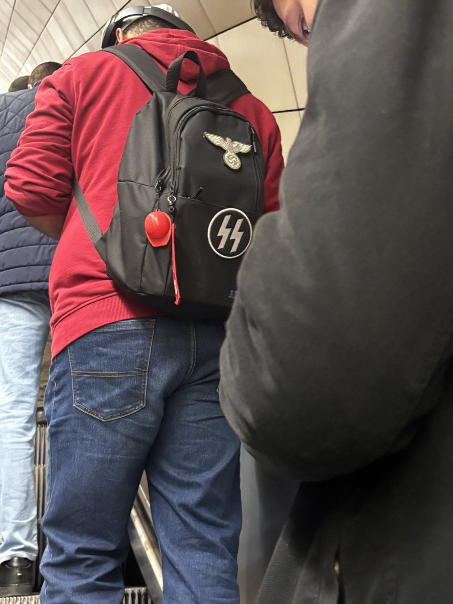 soyazowski's tweet photo. Bugün İstanbul metrosunda biri nazi sembollü armayla geziyordu şaka mı https://t.co/Axf3tE3jcb